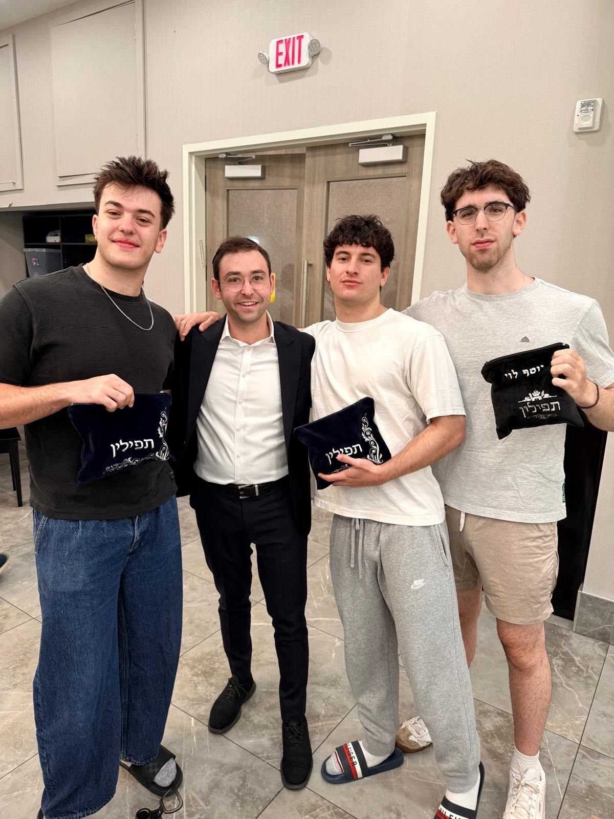 Tefillin recipients